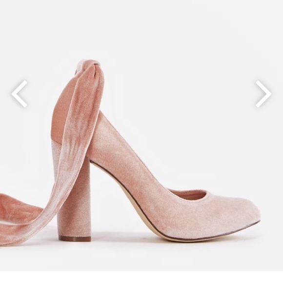 Beautiful heels new never worn - Picture 3 of 5